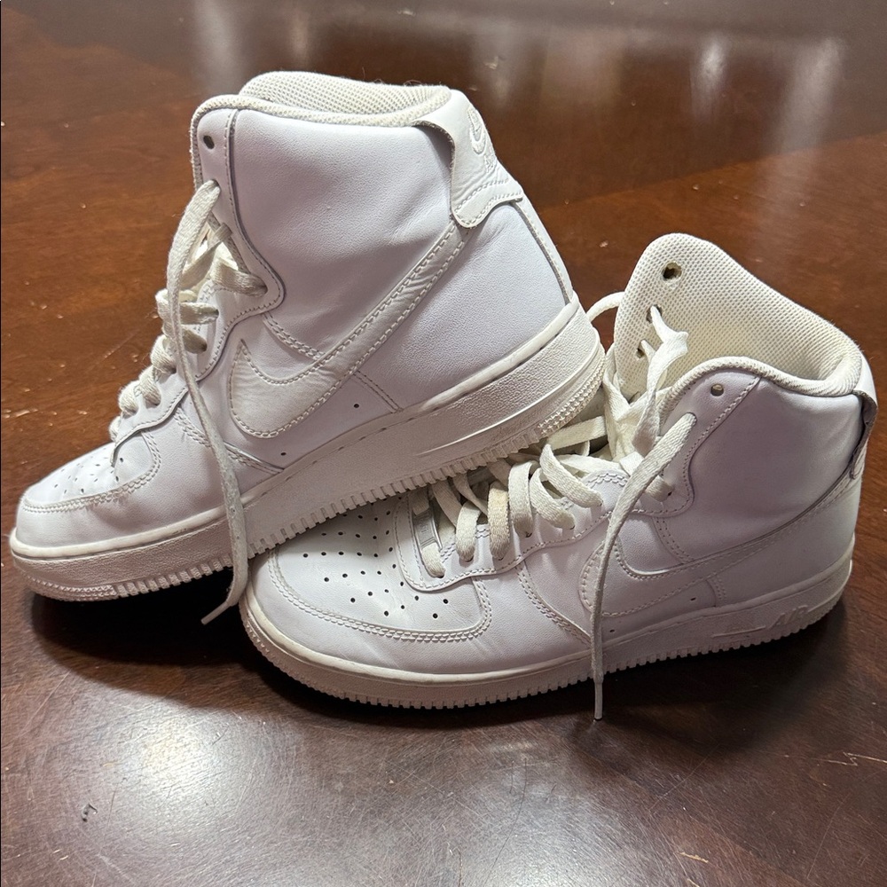 Nike Air Force 1. Men’s 8.5
